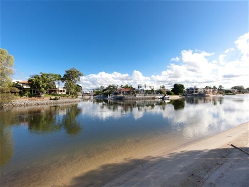 21A Sunshine Boulevard, Broadbeach Waters QLD 4218