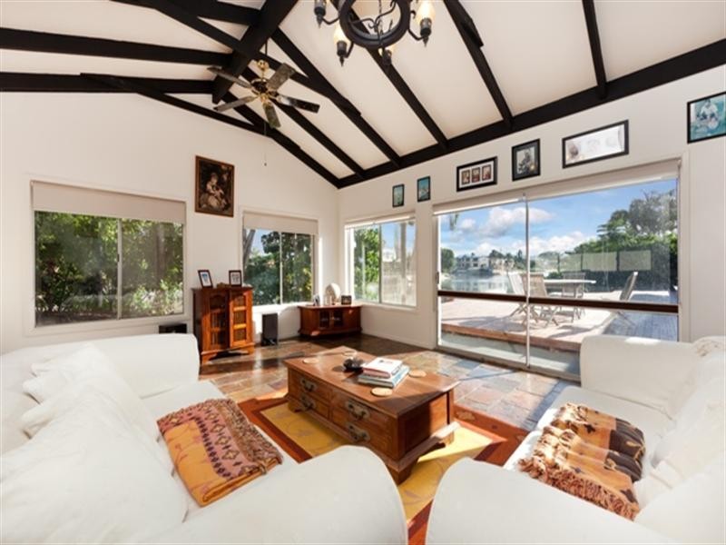 21A Sunshine Boulevard, Broadbeach Waters QLD 4218