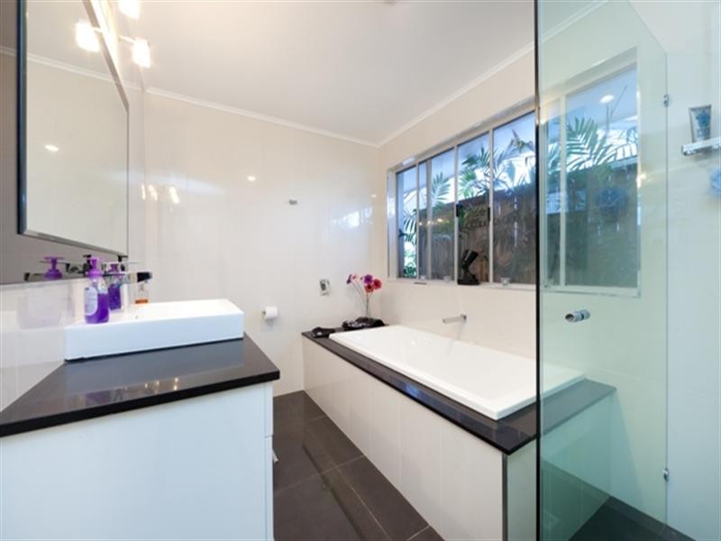 21A Sunshine Boulevard, Broadbeach Waters QLD 4218