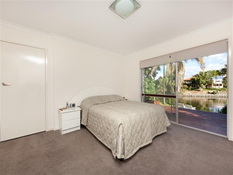 21A Sunshine Boulevard, Broadbeach Waters QLD 4218