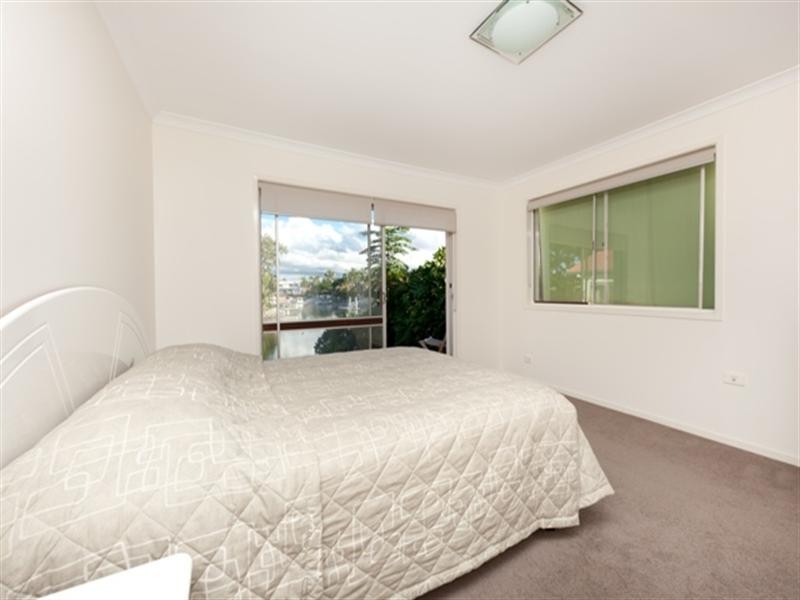 21A Sunshine Boulevard, Broadbeach Waters QLD 4218