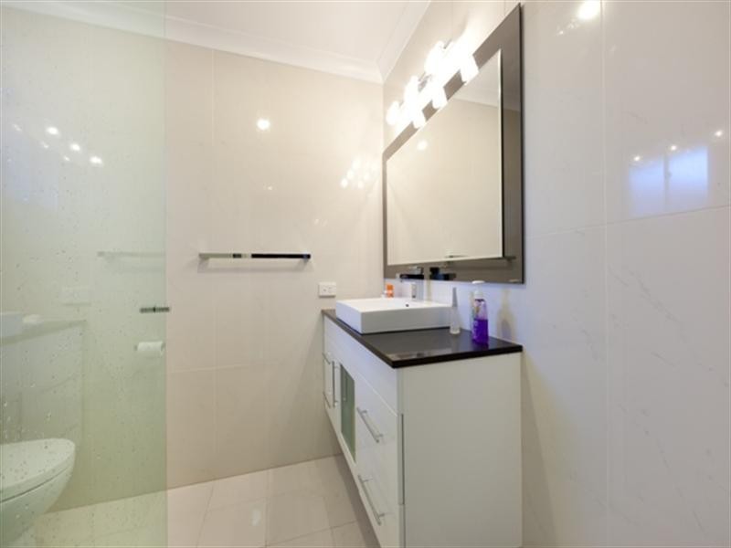21A Sunshine Boulevard, Broadbeach Waters QLD 4218