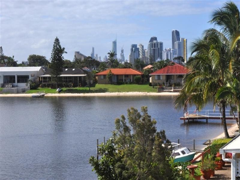 20 Cadence Avenue, Mermaid Waters QLD 4218