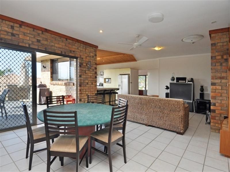 20 Cadence Avenue, Mermaid Waters QLD 4218