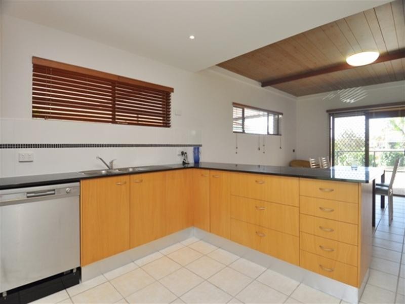 20 Cadence Avenue, Mermaid Waters QLD 4218