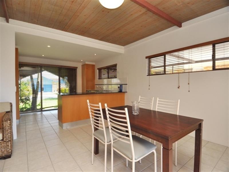 20 Cadence Avenue, Mermaid Waters QLD 4218