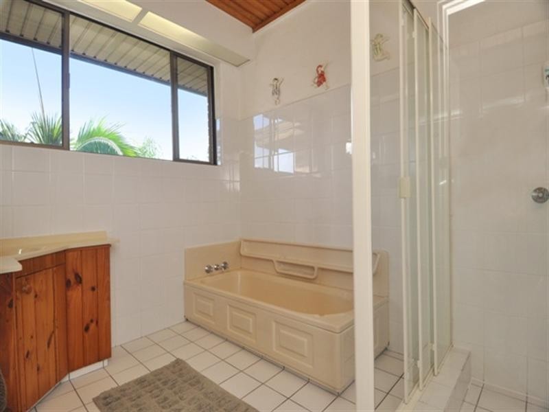 20 Cadence Avenue, Mermaid Waters QLD 4218