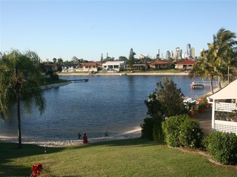 20 Cadence Avenue, Mermaid Waters QLD 4218