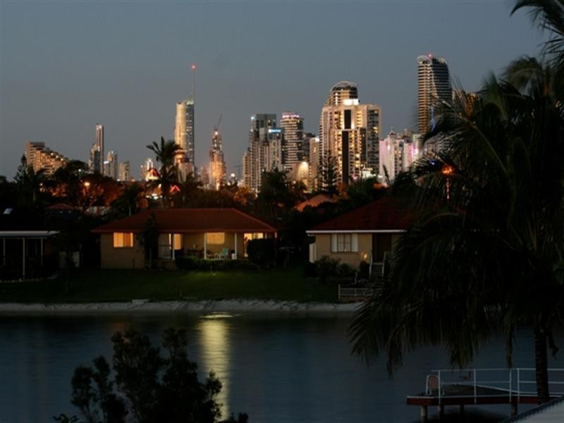 20 Cadence Avenue, Mermaid Waters QLD 4218