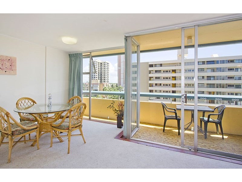 603-2 Queensland Avenue, Broadbeach QLD 4218