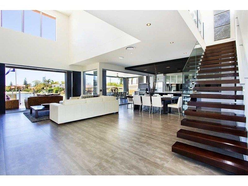 21 Merrimac Boulevard, Broadbeach Waters QLD 4218