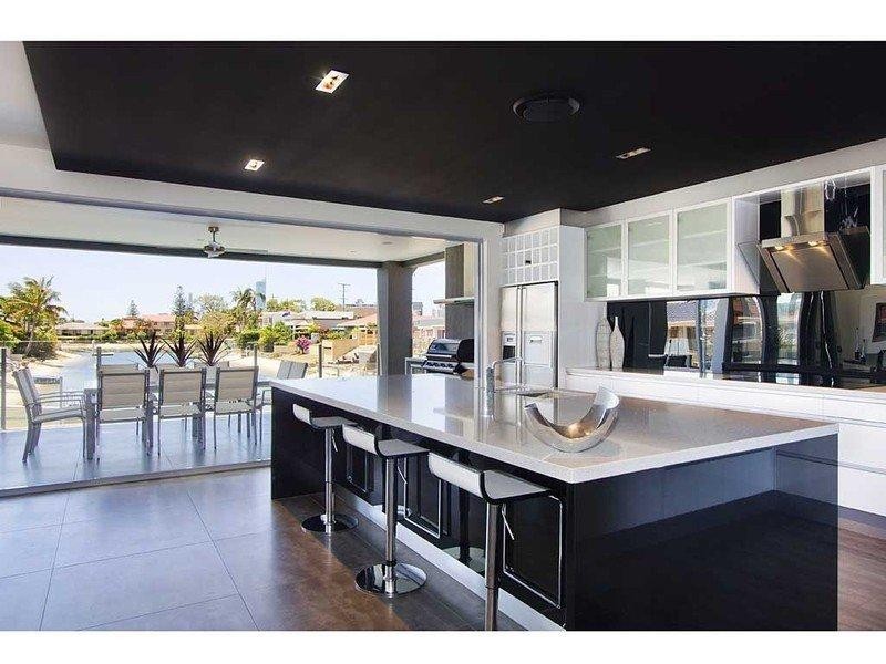 21 Merrimac Boulevard, Broadbeach Waters QLD 4218