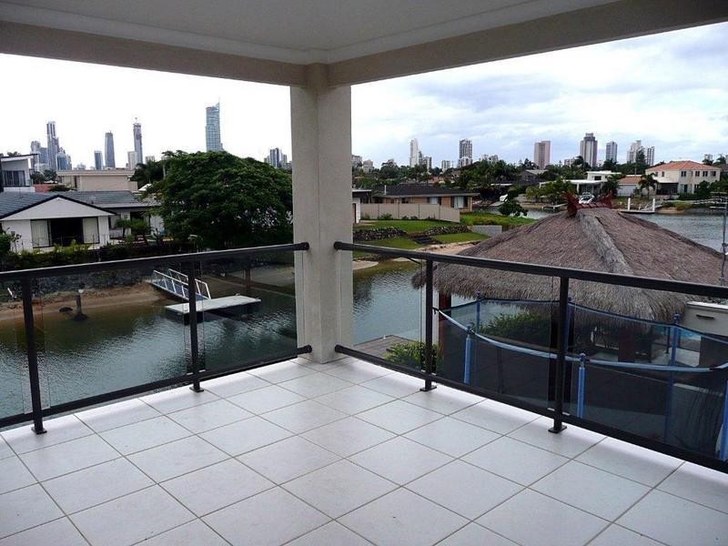 9 Monte Vista Court, Broadbeach Waters QLD 4218