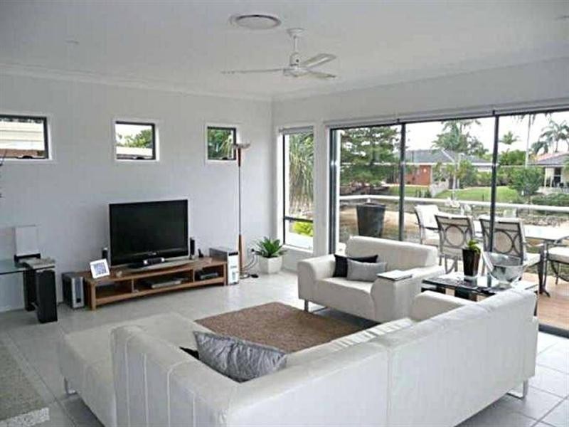 9 Monte Vista Court, Broadbeach Waters QLD 4218