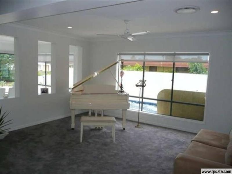 9 Monte Vista Court, Broadbeach Waters QLD 4218
