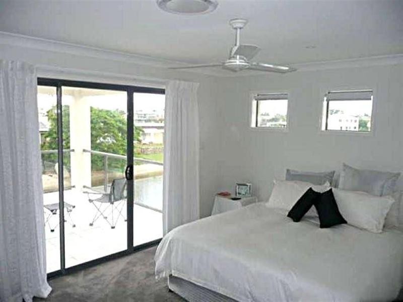 9 Monte Vista Court, Broadbeach Waters QLD 4218