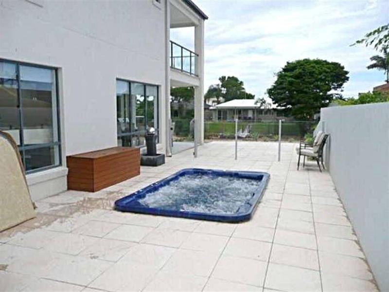 9 Monte Vista Court, Broadbeach Waters QLD 4218