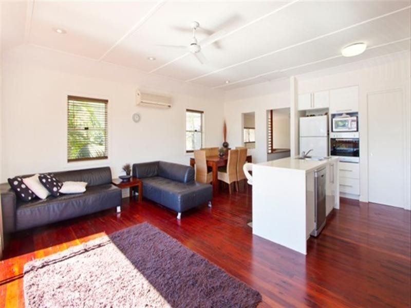 26 Sunbrite Avenue, Mermaid Beach QLD 4218
