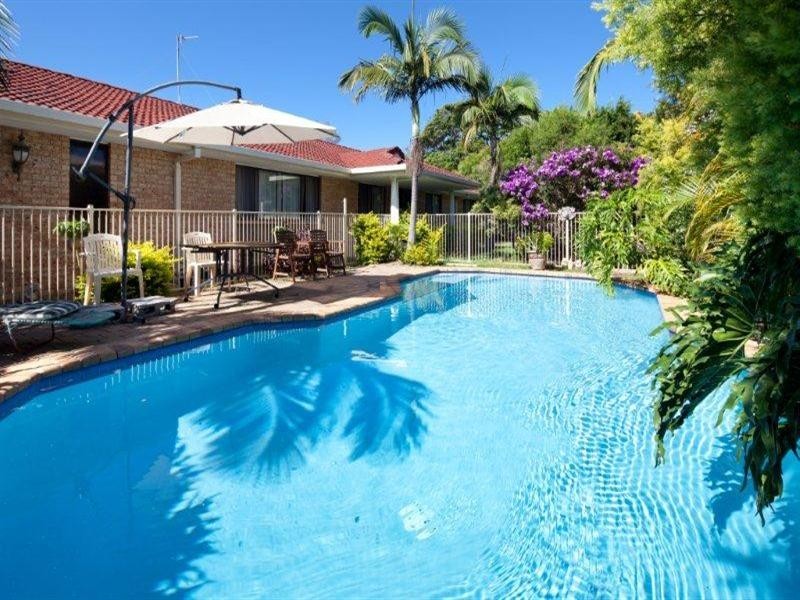 5 Hokitika Street, Broadbeach Waters QLD 4218