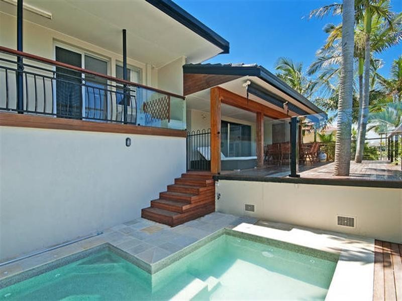 12 Winter Haven Key, Broadbeach Waters QLD 4218