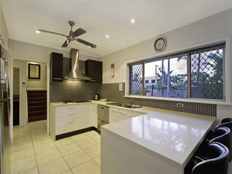 12 Winter Haven Key, Broadbeach Waters QLD 4218