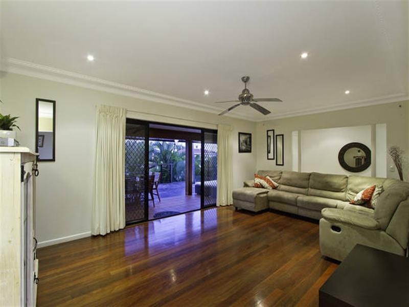 12 Winter Haven Key, Broadbeach Waters QLD 4218