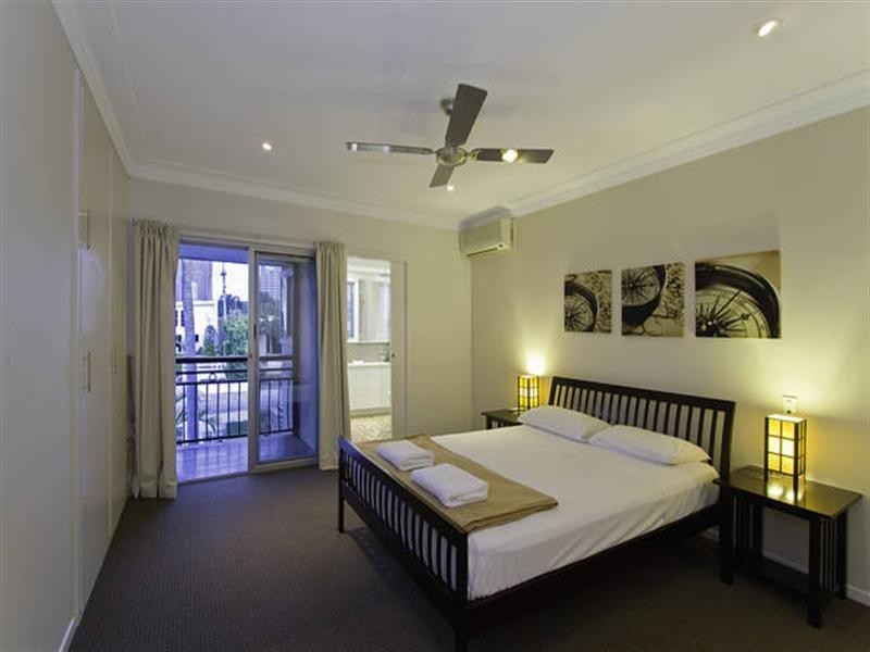 12 Winter Haven Key, Broadbeach Waters QLD 4218