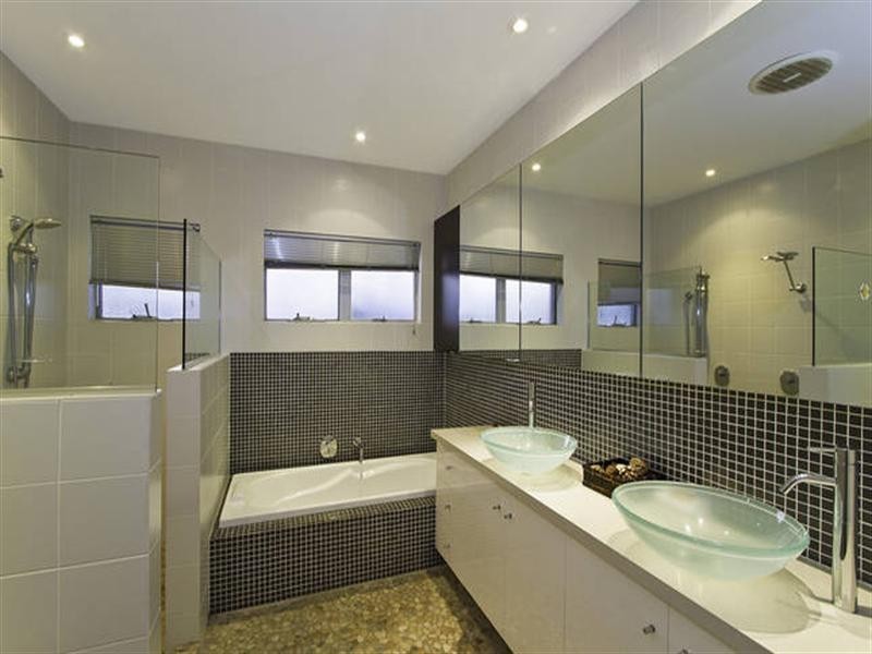 12 Winter Haven Key, Broadbeach Waters QLD 4218