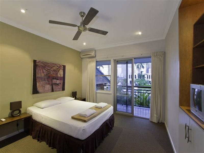 12 Winter Haven Key, Broadbeach Waters QLD 4218