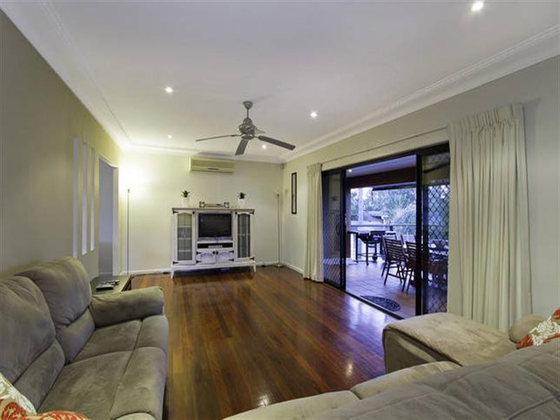 12 Winter Haven Key, Broadbeach Waters QLD 4218