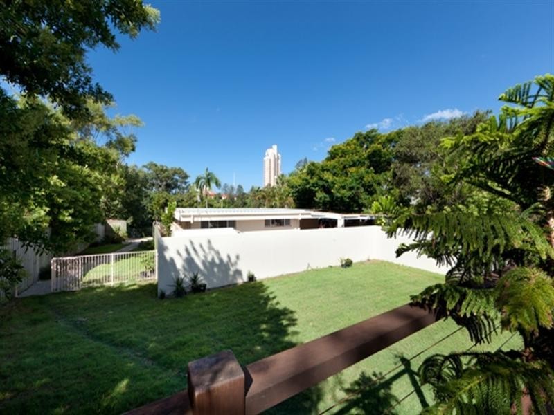 40 Karina Crescent, Broadbeach Waters QLD 4218