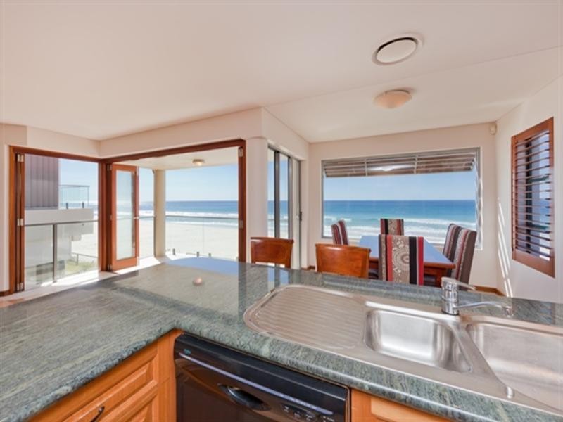 143 Jefferson Lane, Palm Beach QLD 4221