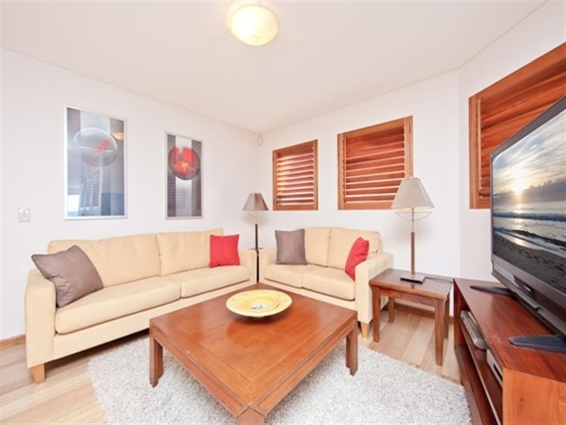 143 Jefferson Lane, Palm Beach QLD 4221