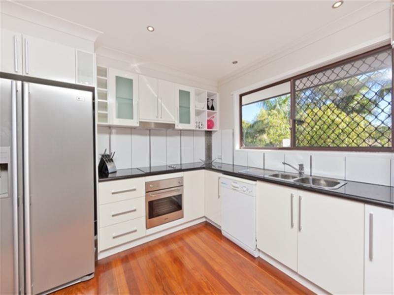 9 Barklya Place, Palm Beach QLD 4221