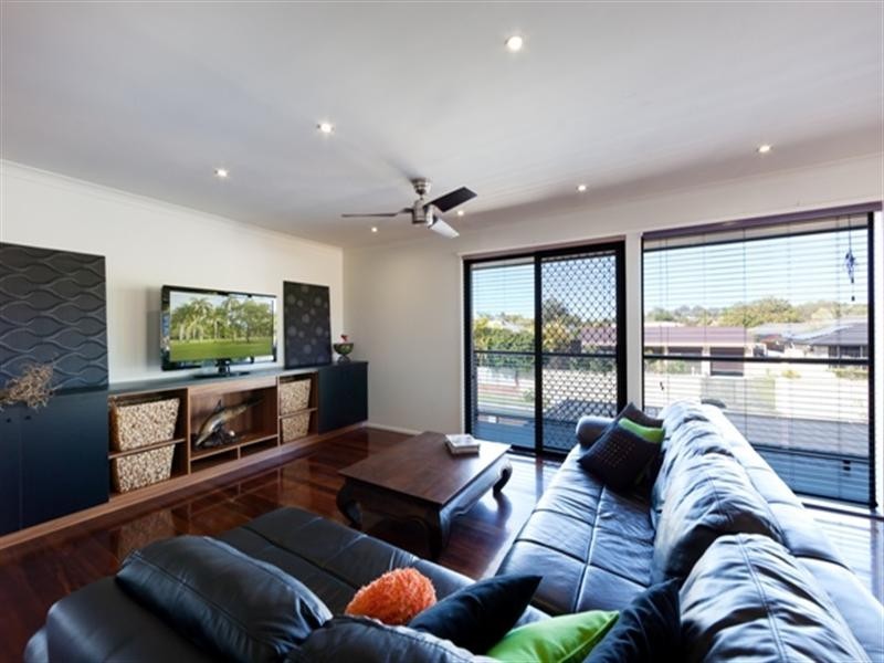 9 Barklya Place, Palm Beach QLD 4221