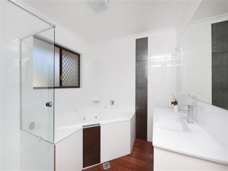 9 Barklya Place, Palm Beach QLD 4221