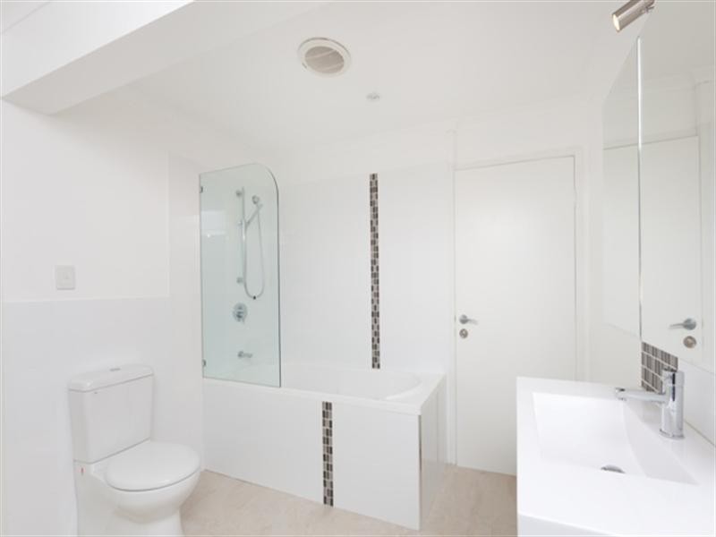 9 Barklya Place, Palm Beach QLD 4221