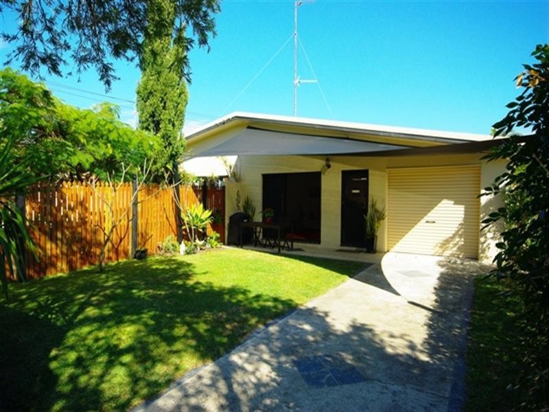 1/4 Doggett Drive, Miami QLD 4220