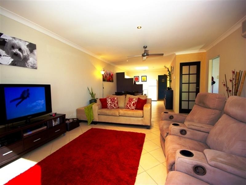 1/4 Doggett Drive, Miami QLD 4220