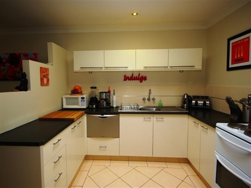 1/4 Doggett Drive, Miami QLD 4220