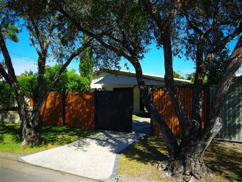 1/4 Doggett Drive, Miami QLD 4220