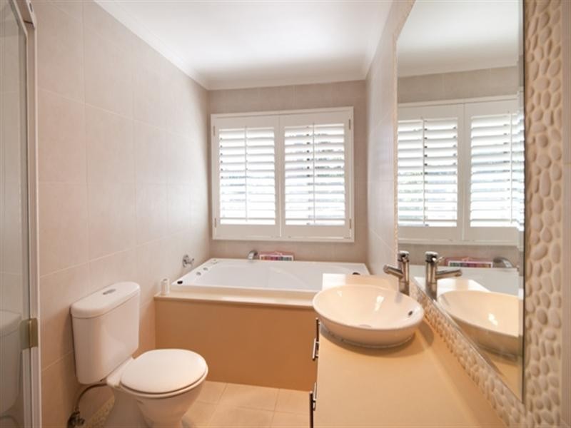 7 Kula Close, Benowa QLD 4217