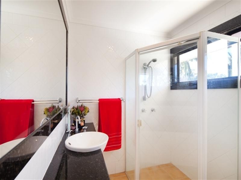 7 Kula Close, Benowa QLD 4217