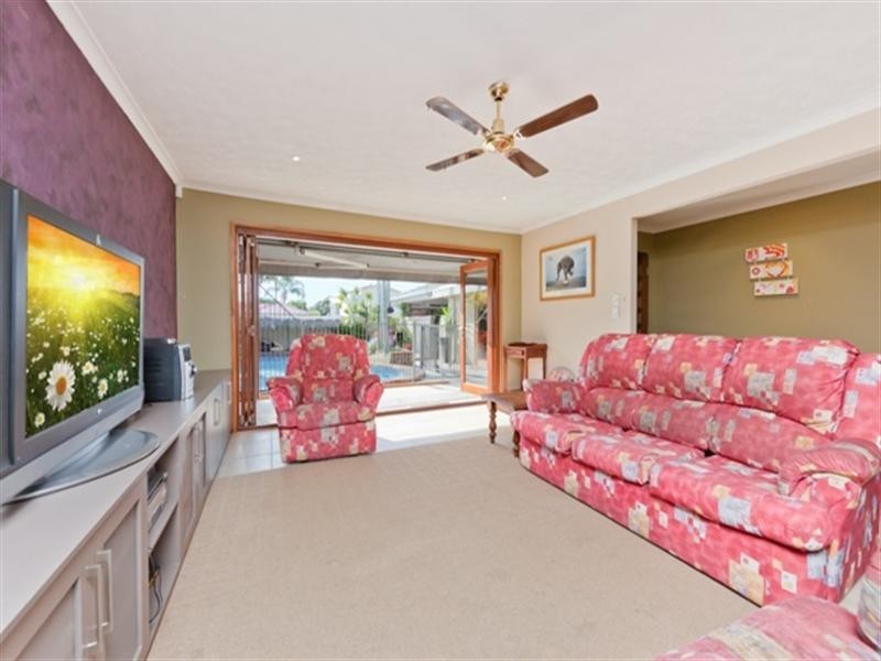 11 Mallawa Drive, Palm Beach QLD 4221