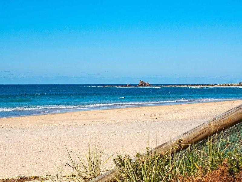 67 Jefferson Lane, Palm Beach QLD 4221