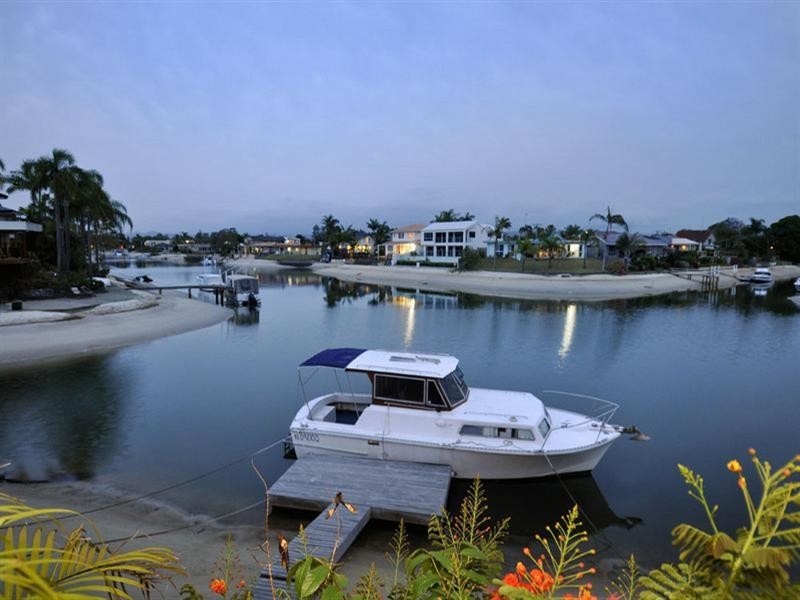 16 Bahia Court, Broadbeach Waters QLD 4218