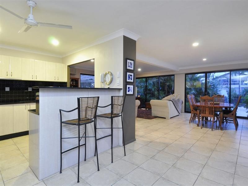 16 Bahia Court, Broadbeach Waters QLD 4218