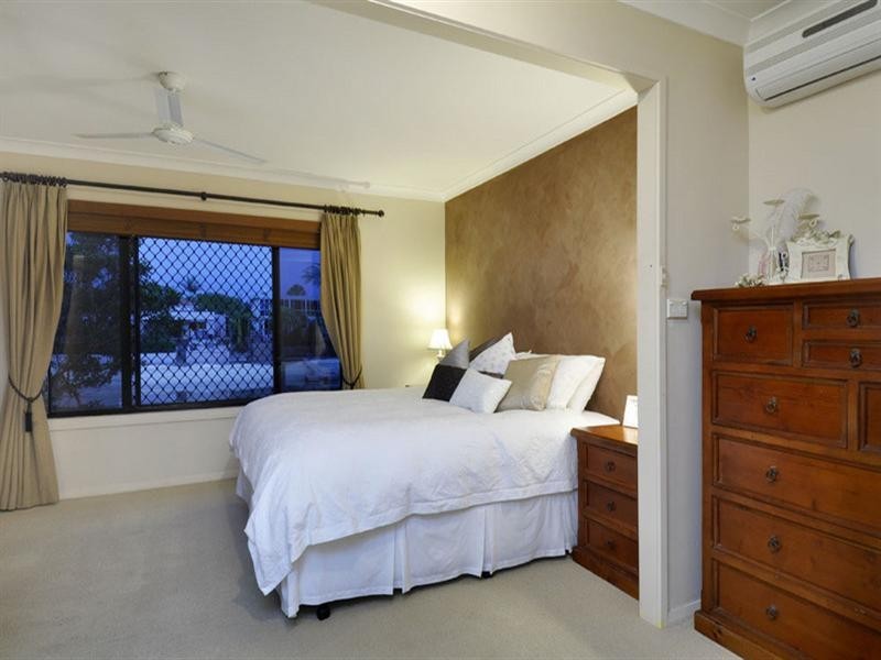 16 Bahia Court, Broadbeach Waters QLD 4218