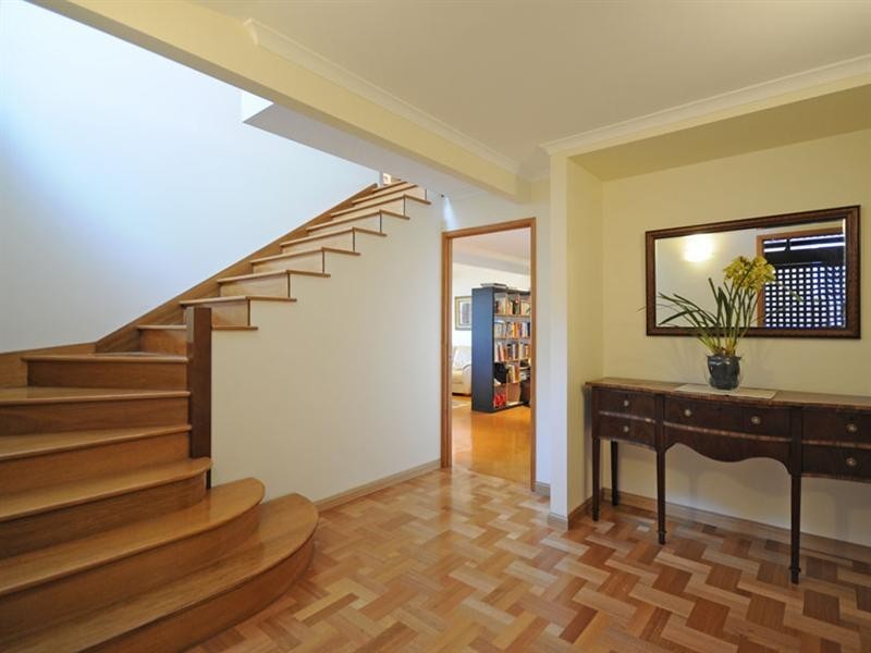 718 Pacific Parade, Currumbin QLD 4223
