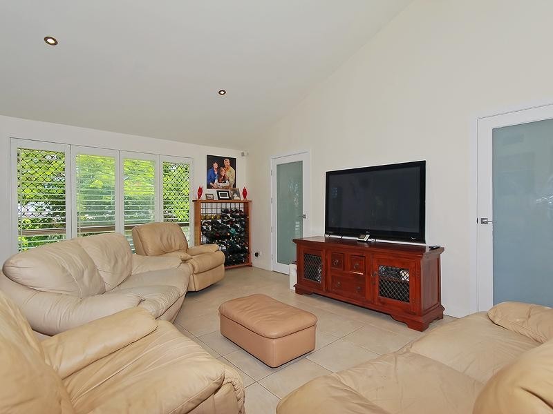 3 Rosemont Avenue, Broadbeach Waters QLD 4218